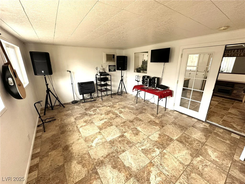6235 Cedarwood, Las Vegas, NV 89103