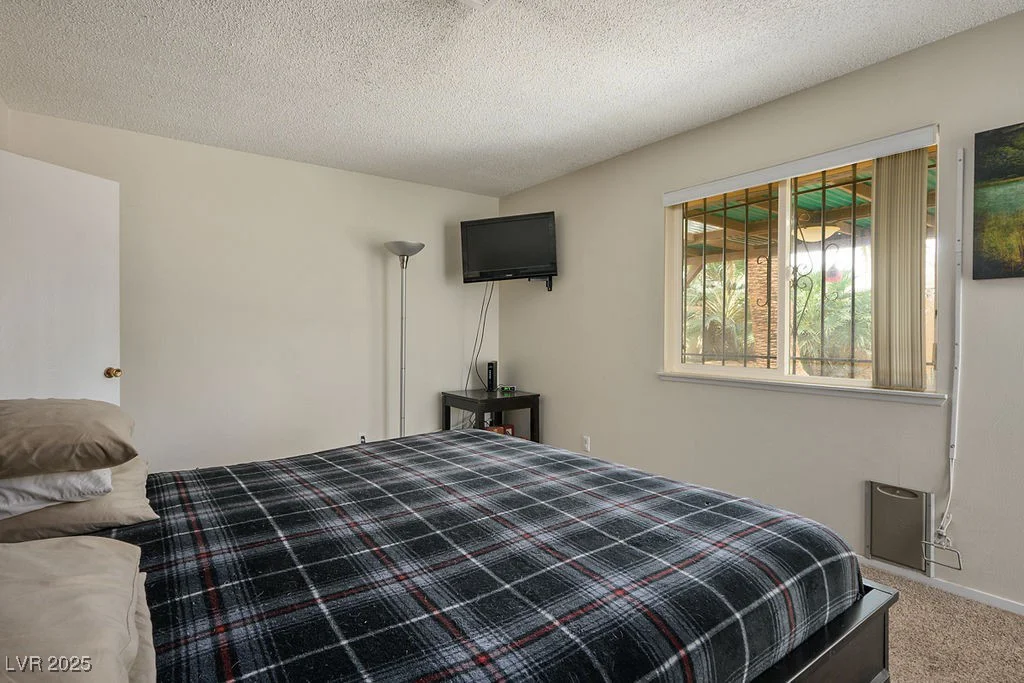 6235 Cedarwood, Las Vegas, NV 89103