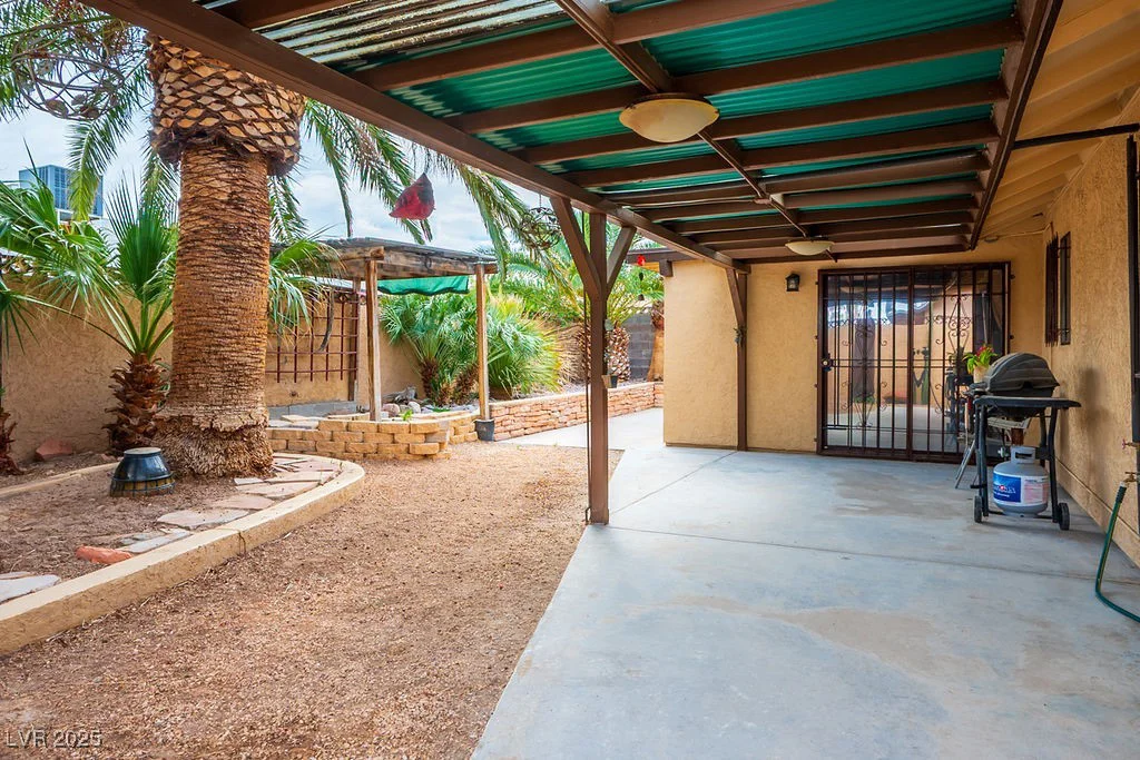6235 Cedarwood, Las Vegas, NV 89103