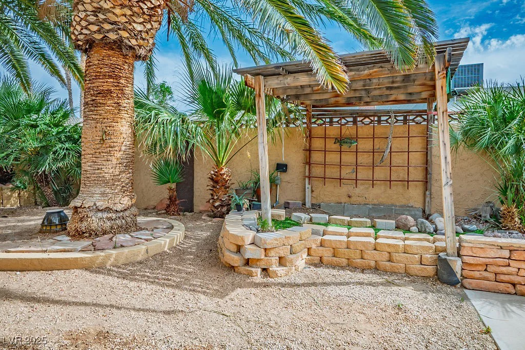 6235 Cedarwood, Las Vegas, NV 89103
