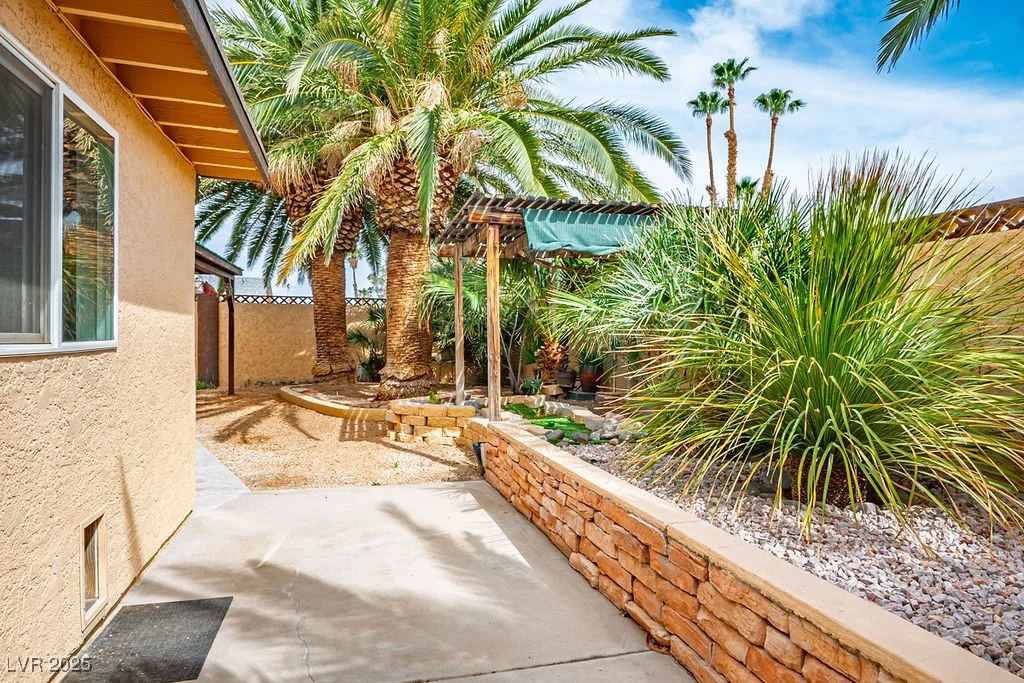 6235 Cedarwood, Las Vegas, NV 89103