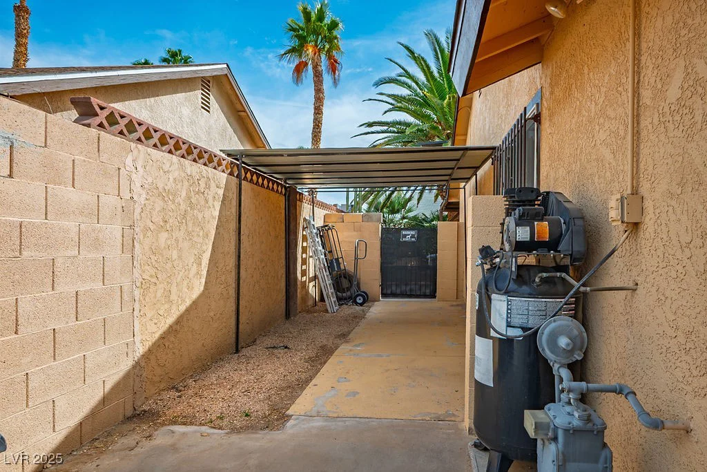 6235 Cedarwood, Las Vegas, NV 89103