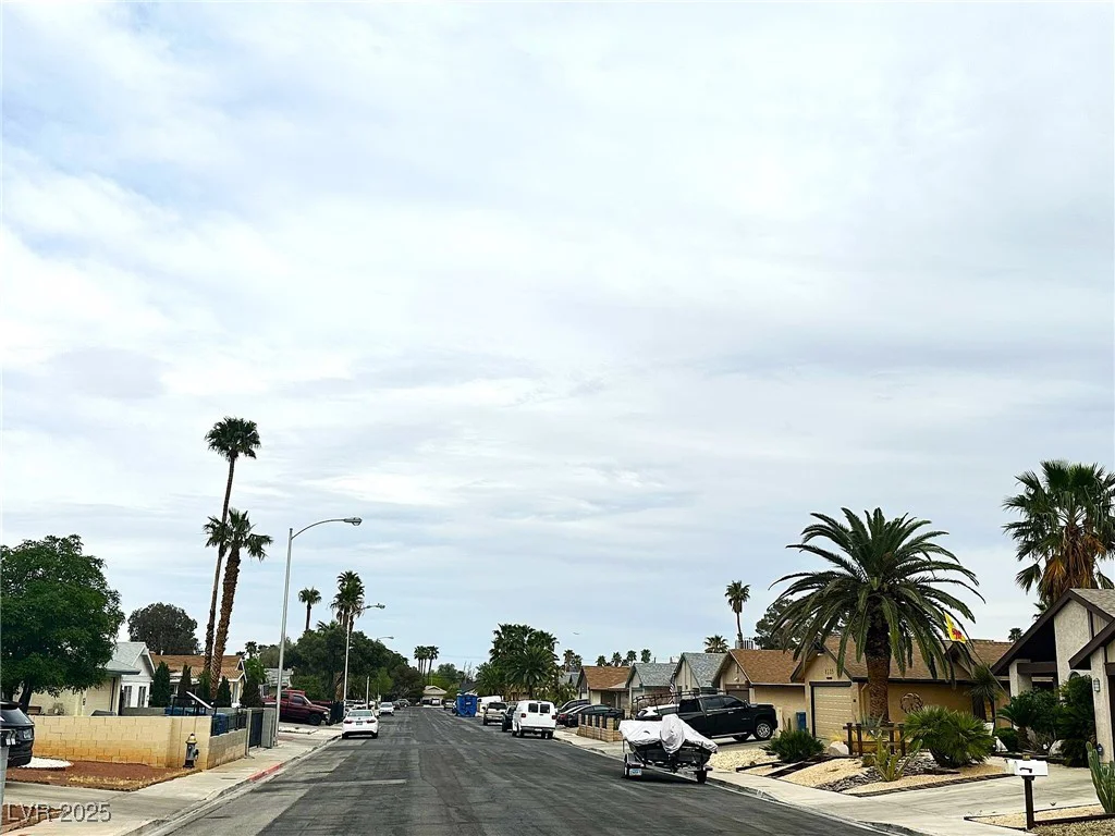 6235 Cedarwood, Las Vegas, NV 89103