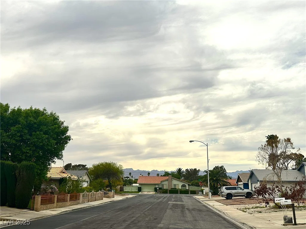 6235 Cedarwood, Las Vegas, NV 89103