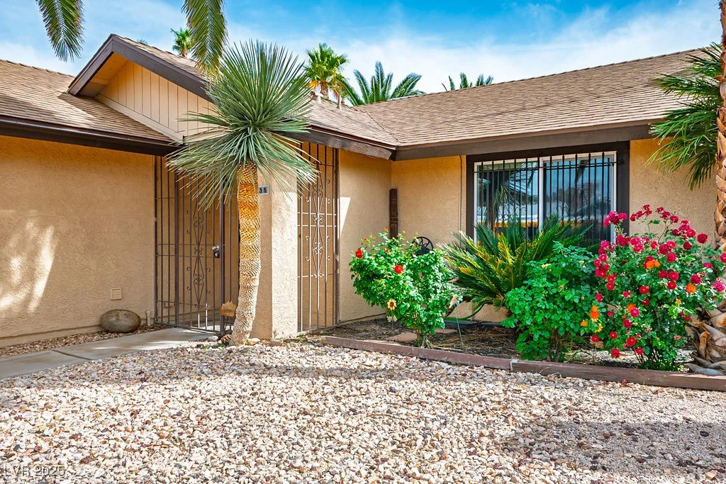 6235 Cedarwood, Las Vegas, NV 89103
