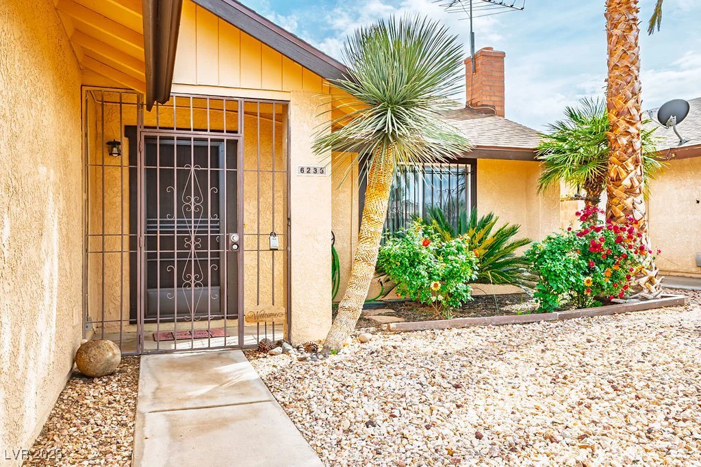 6235 Cedarwood, Las Vegas, NV 89103