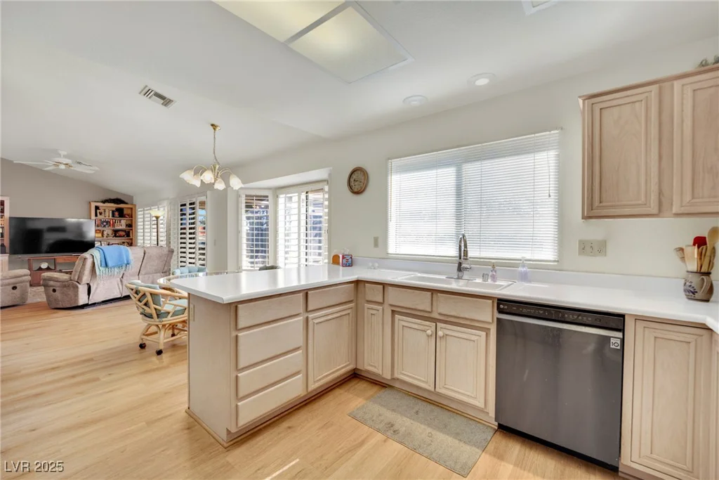 2820 Youngdale, Las Vegas, NV 89134