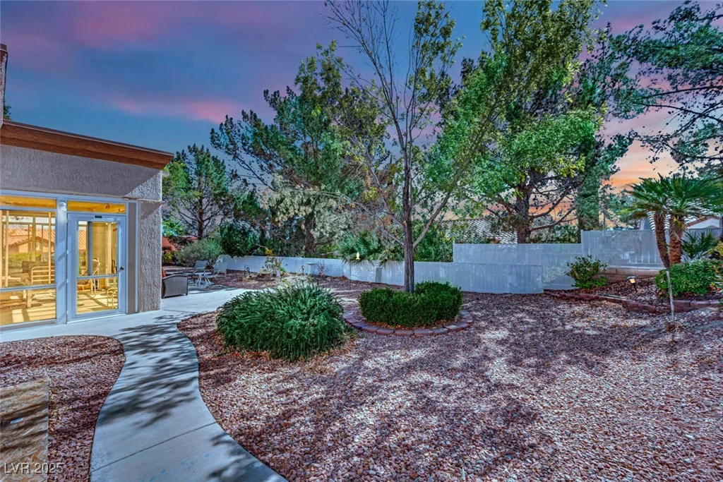 2820 Youngdale, Las Vegas, NV 89134