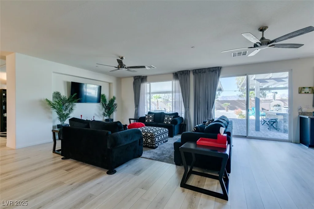 8637 Home Gate, Las Vegas, NV 89113