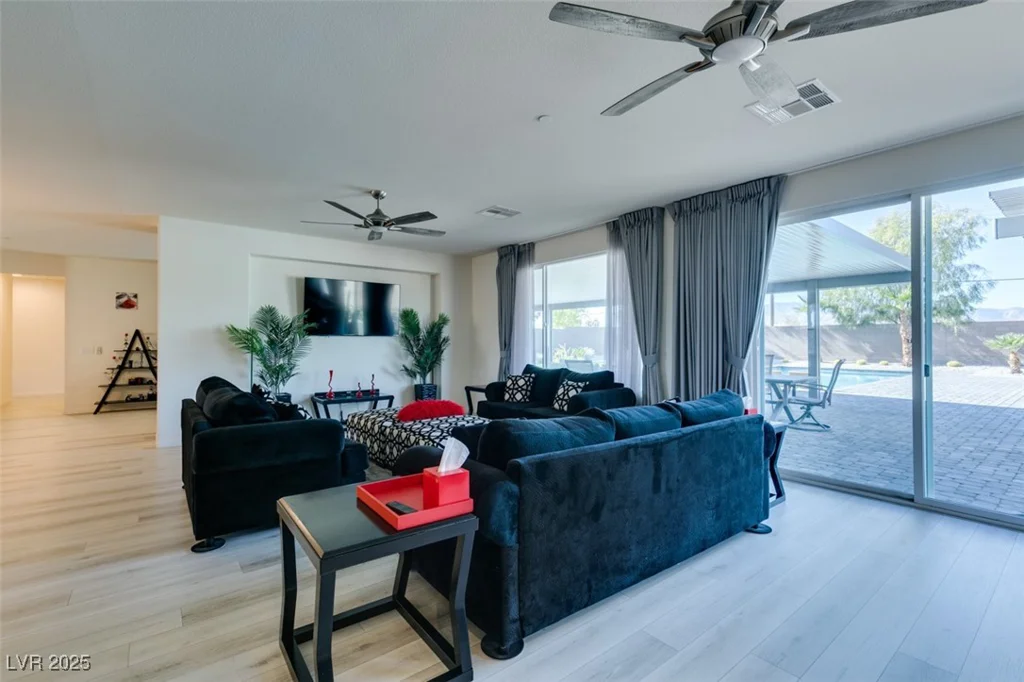 8637 Home Gate, Las Vegas, NV 89113