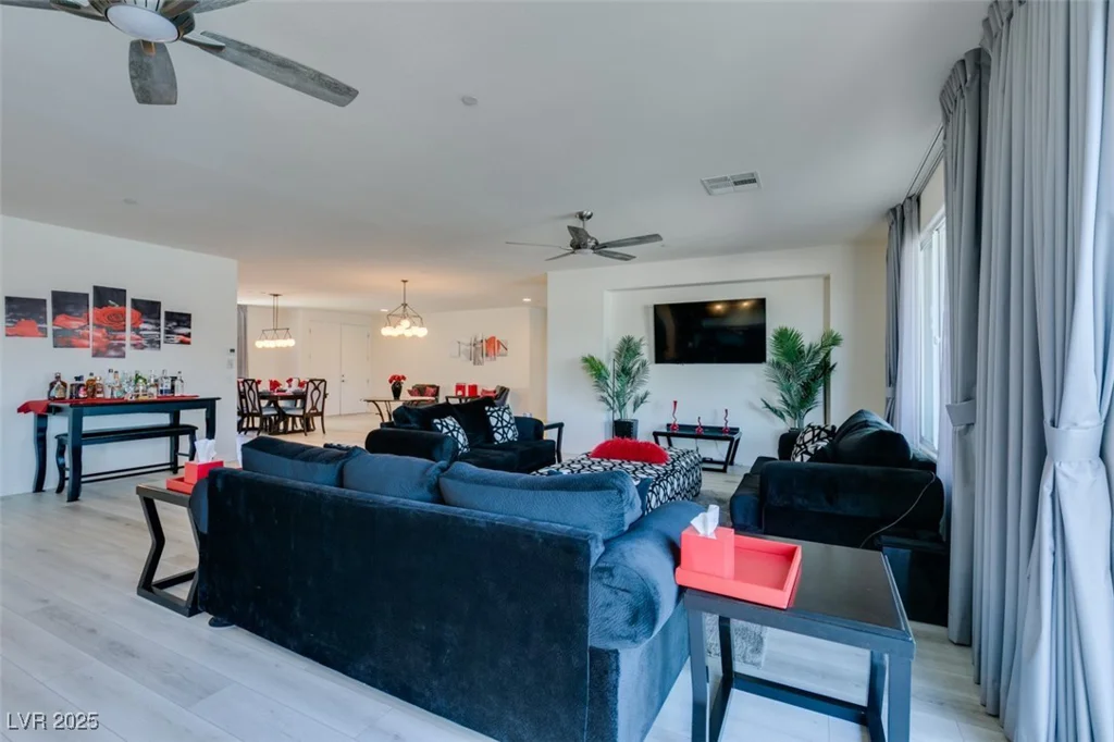 8637 Home Gate, Las Vegas, NV 89113