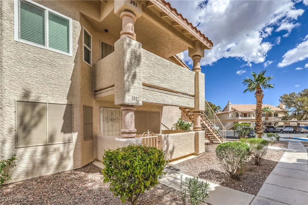 925 Boulder Mesa, Las Vegas, NV 89128