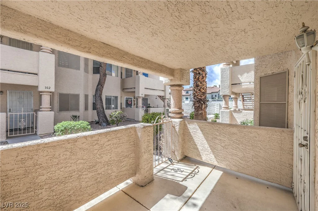 925 Boulder Mesa, Las Vegas, NV 89128