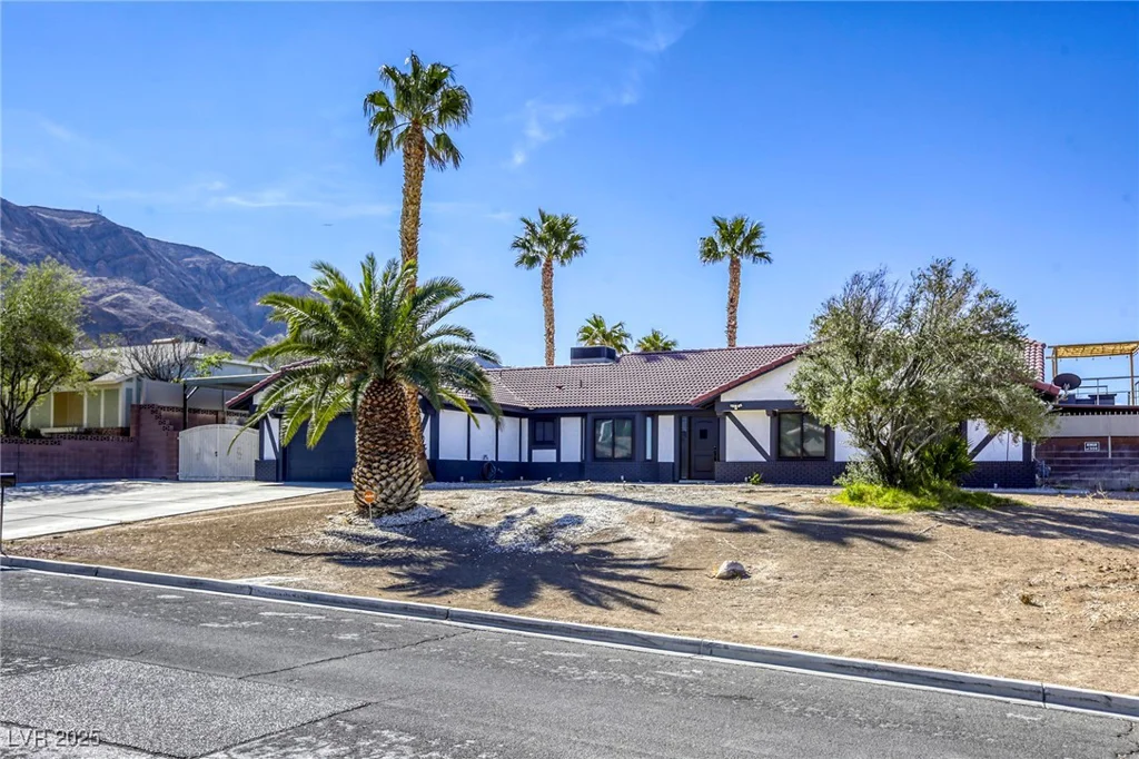 6953 Hathaway, Las Vegas, NV 89156