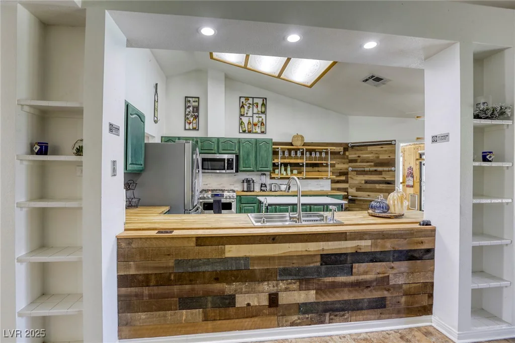 6953 Hathaway, Las Vegas, NV 89156