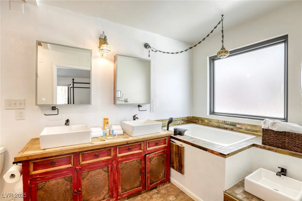 6953 Hathaway, Las Vegas, NV 89156