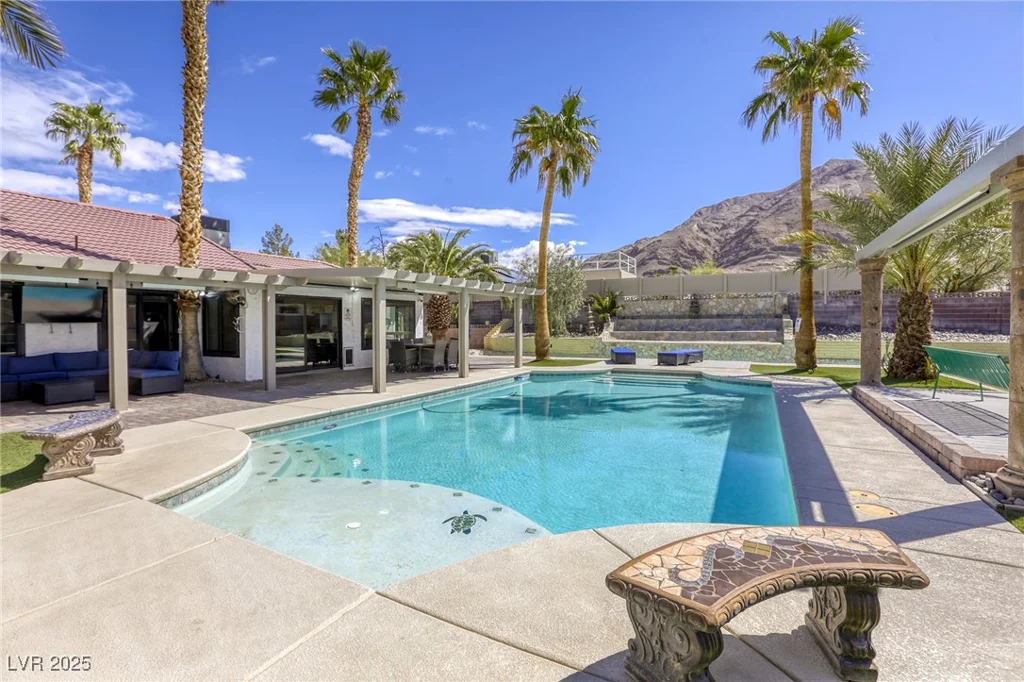 6953 Hathaway, Las Vegas, NV 89156