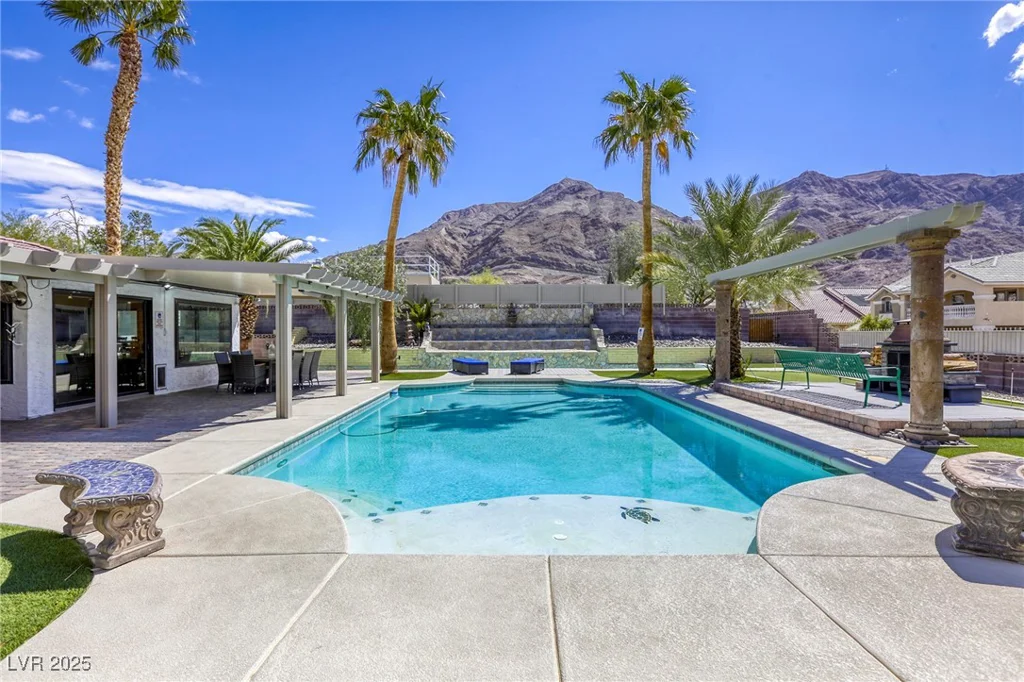 6953 Hathaway, Las Vegas, NV 89156