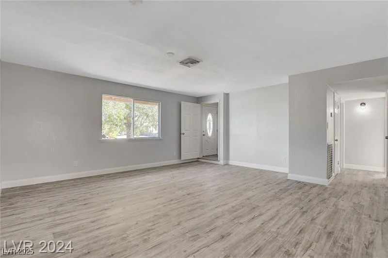 5075 San Anselmo, Las Vegas, NV 89120