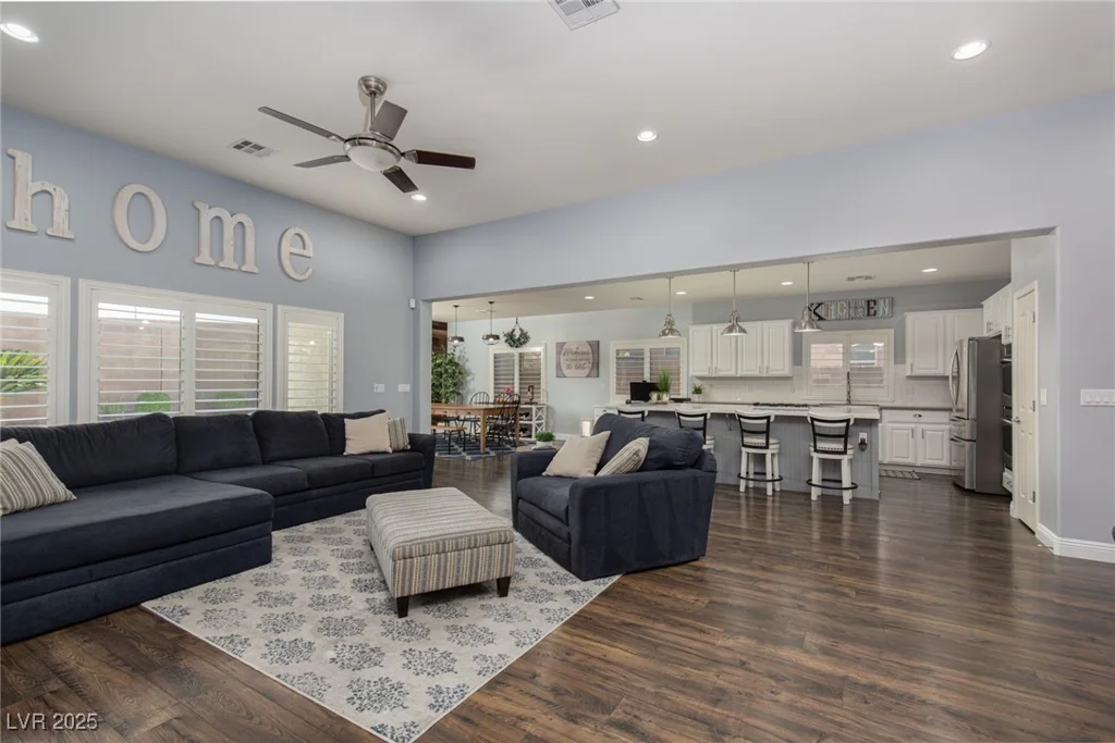 5843 Reeves Springs, Las Vegas, NV 89131