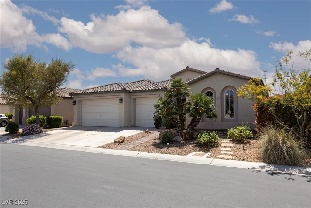 5843 Reeves Springs, Las Vegas, NV 89131