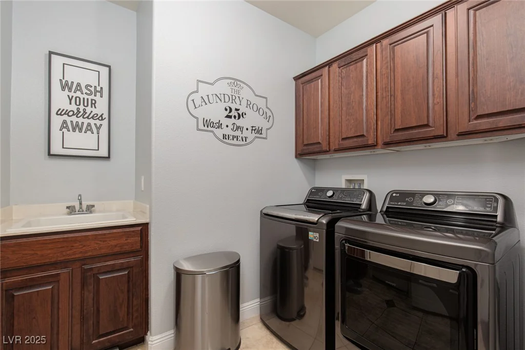 5843 Reeves Springs, Las Vegas, NV 89131