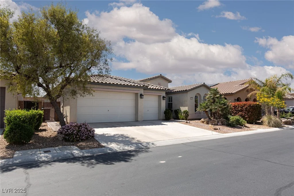 5843 Reeves Springs, Las Vegas, NV 89131