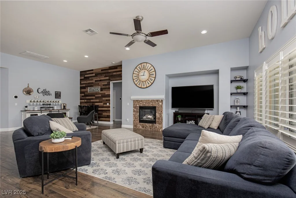 5843 Reeves Springs, Las Vegas, NV 89131