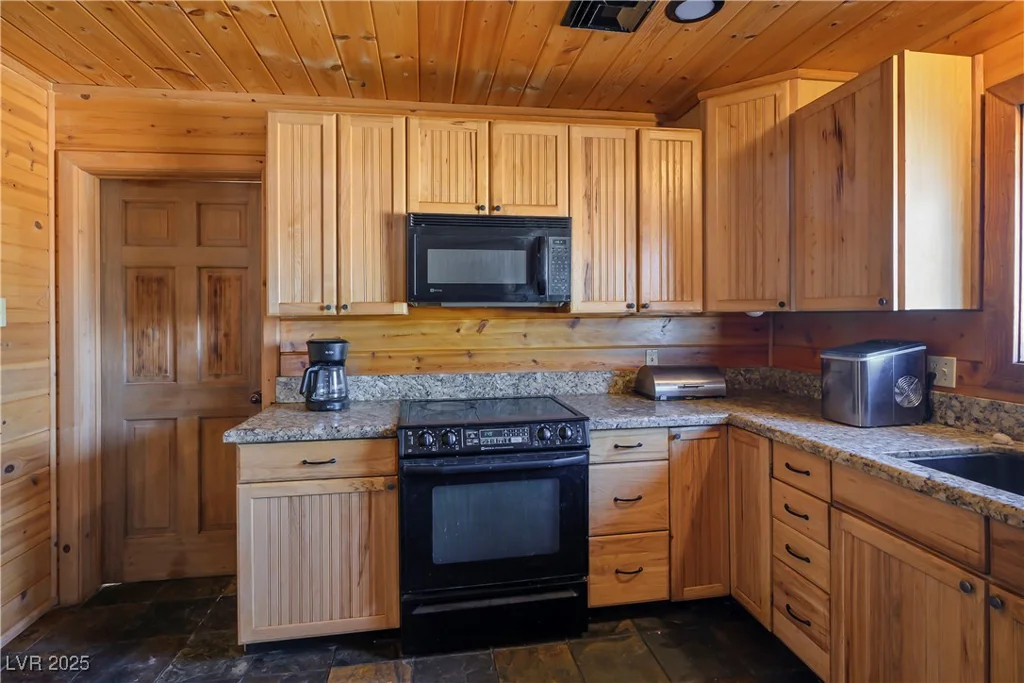3900 Landberg, Las Vegas, NV 89141