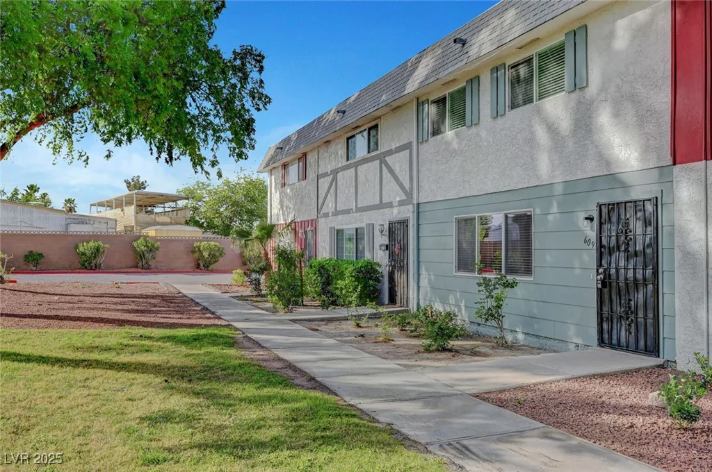609 Greenbriar Townhouse, Las Vegas, NV 89121