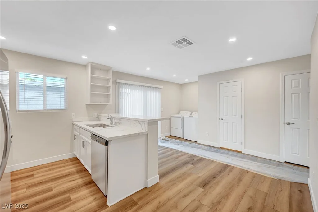 609 Greenbriar Townhouse, Las Vegas, NV 89121
