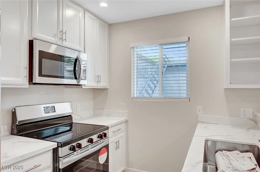 609 Greenbriar Townhouse, Las Vegas, NV 89121