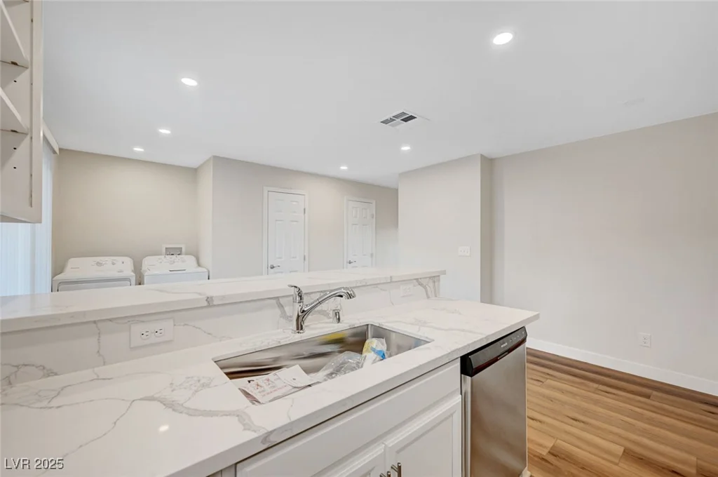 609 Greenbriar Townhouse, Las Vegas, NV 89121
