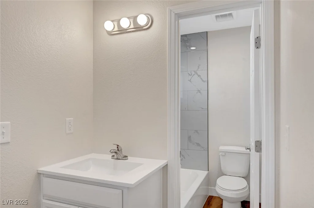 609 Greenbriar Townhouse, Las Vegas, NV 89121