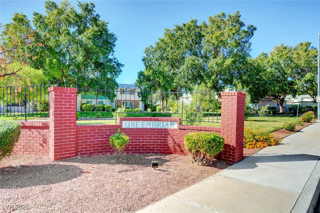 609 Greenbriar Townhouse, Las Vegas, NV 89121