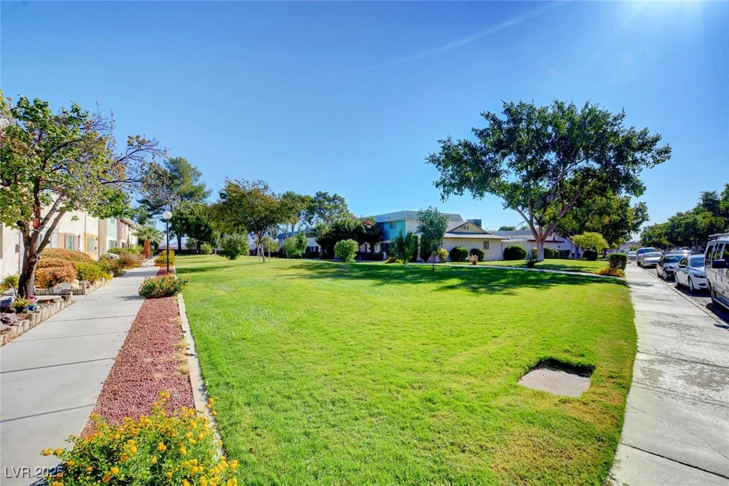 609 Greenbriar Townhouse, Las Vegas, NV 89121