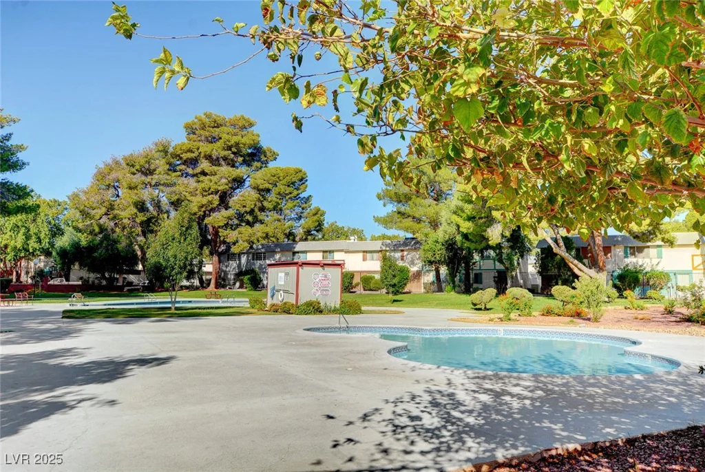 609 Greenbriar Townhouse, Las Vegas, NV 89121