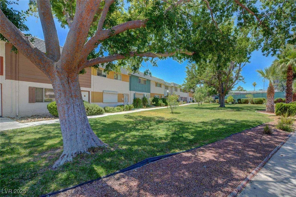 609 Greenbriar Townhouse, Las Vegas, NV 89121