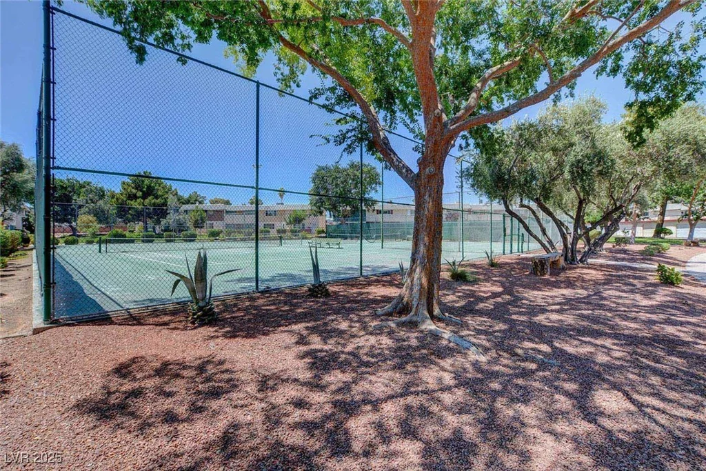 609 Greenbriar Townhouse, Las Vegas, NV 89121
