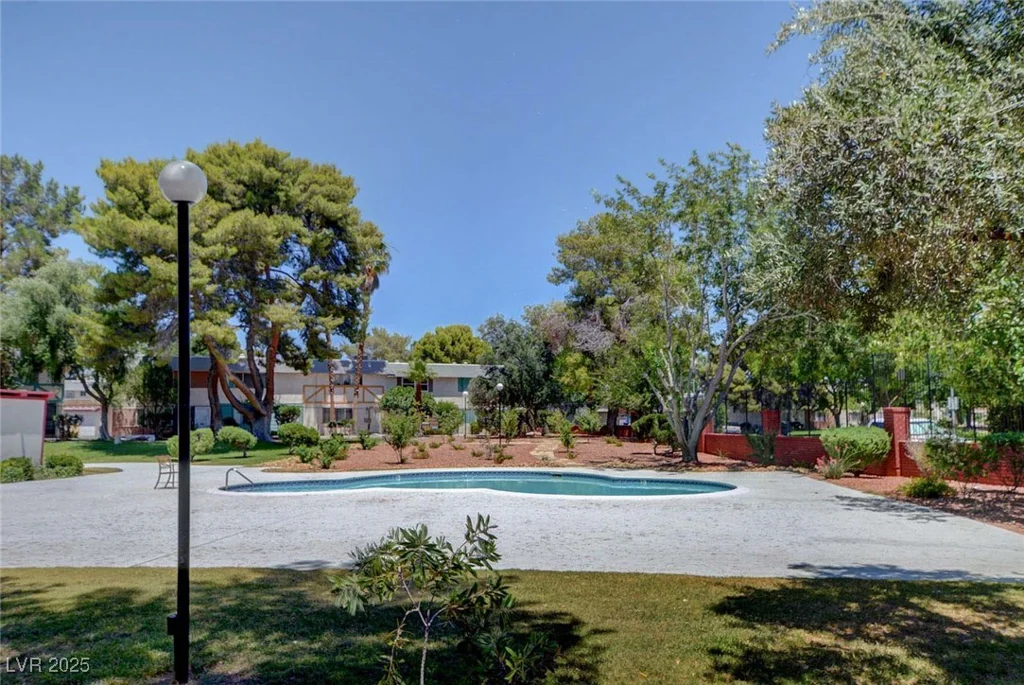 609 Greenbriar Townhouse, Las Vegas, NV 89121