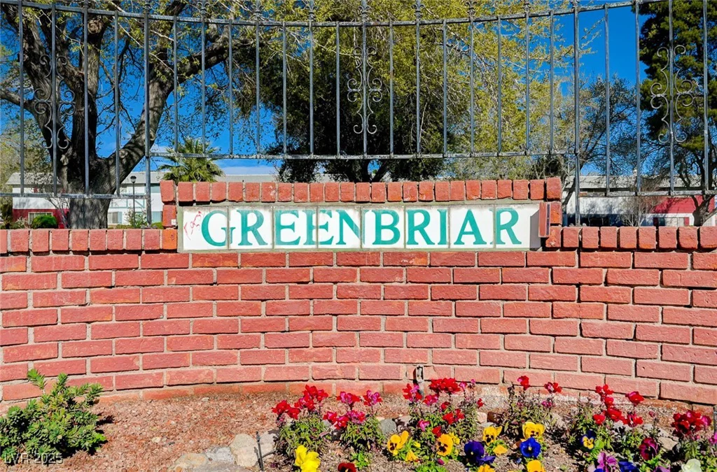 609 Greenbriar Townhouse, Las Vegas, NV 89121