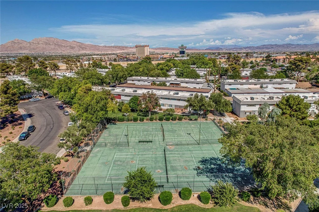 609 Greenbriar Townhouse, Las Vegas, NV 89121
