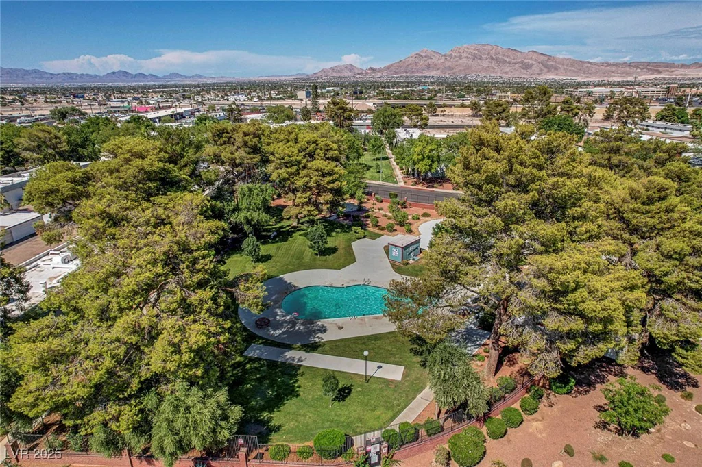 609 Greenbriar Townhouse, Las Vegas, NV 89121