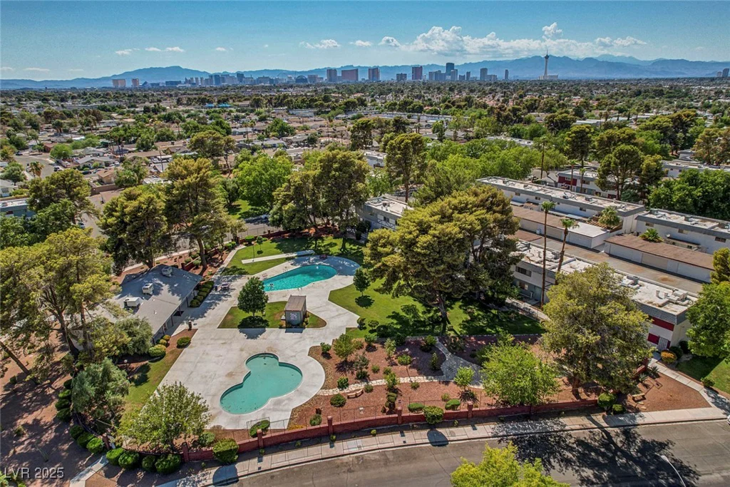 609 Greenbriar Townhouse, Las Vegas, NV 89121