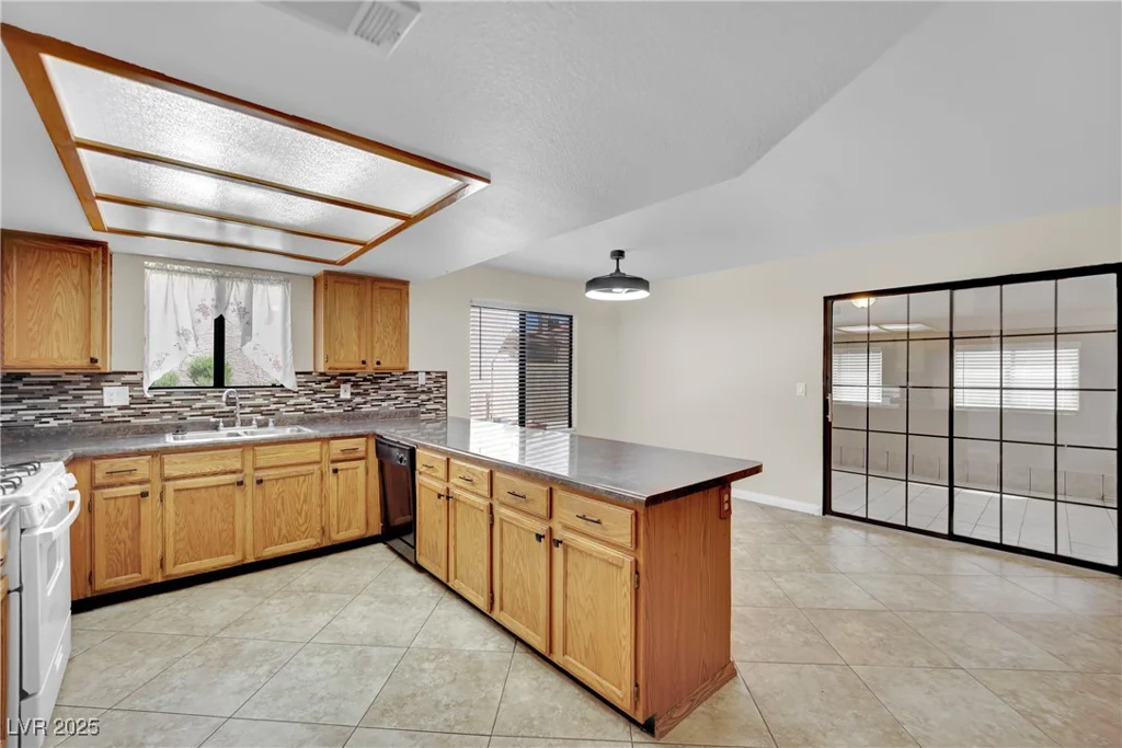 5845 Killala, Las Vegas, NV 89110