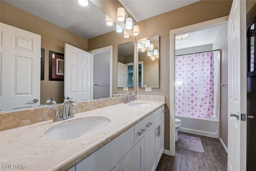 8383 Bartholomew Park, Las Vegas, NV 89139