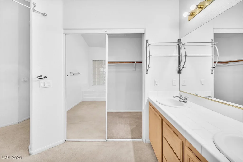 1934 Kings Beach, Las Vegas, NV 89123