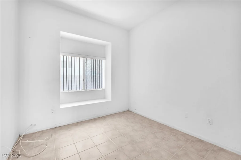 1934 Kings Beach, Las Vegas, NV 89123