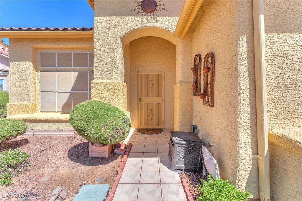 1934 Kings Beach, Las Vegas, NV 89123