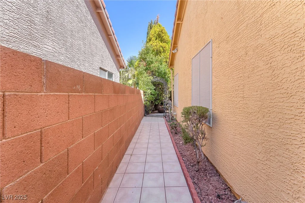 1934 Kings Beach, Las Vegas, NV 89123